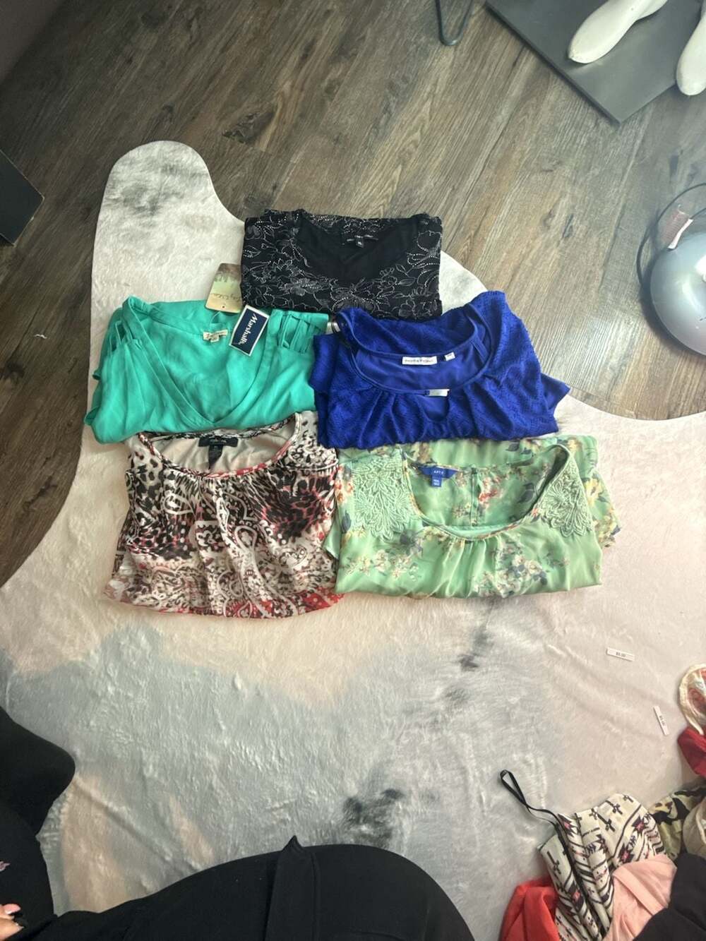 Women’s Blouse Bundle – 5 Tops (XL/Plus Size Mix)
